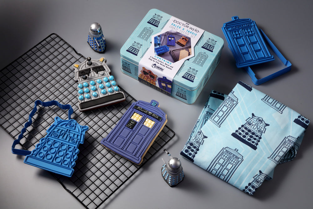 DOCTOR WHO BAKING SETS #1 DALEK AND TARDIS COOKIE CUTTER & A